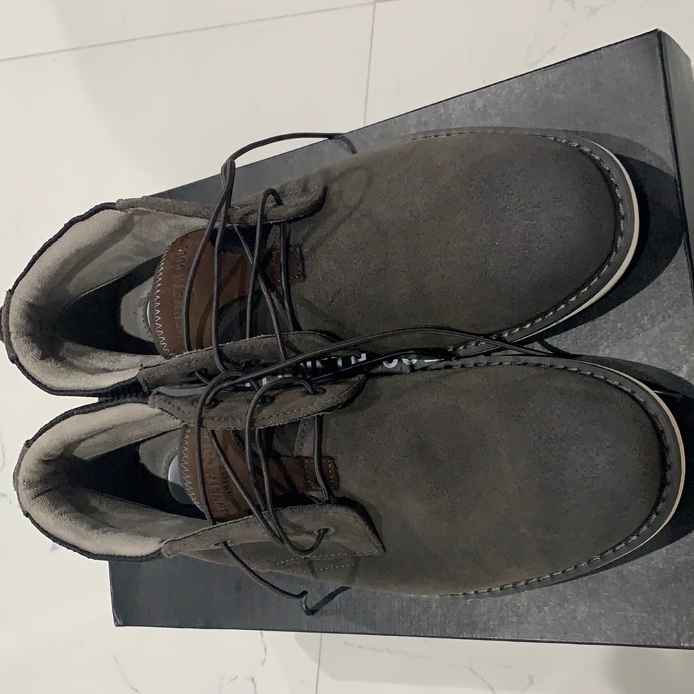 Kenneth Cole boots with box